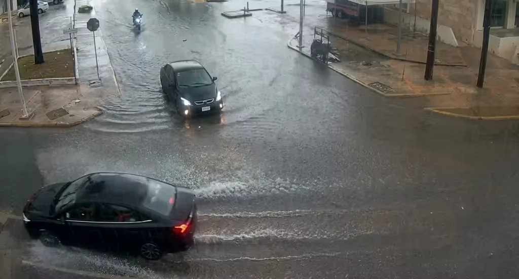 Isaías sigue golpeando Campeche: fuertes lluvias provocan encharcamientos en la capital