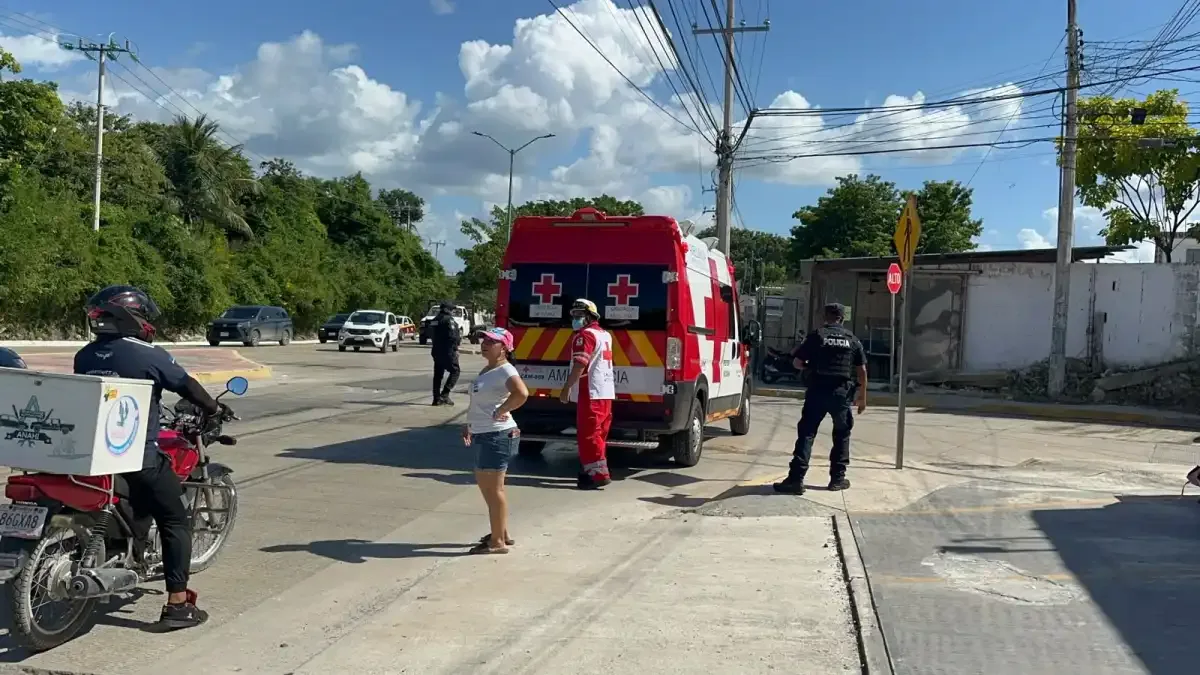 Joven de 21 años sufre severa torcedura de tobillo al caer en avenida López Portillo
