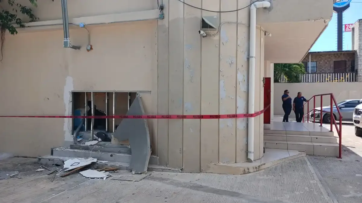 Ladrones abren boquete en una tienda Waldo's y escapan con cinco drones en Ciudad del Carmen