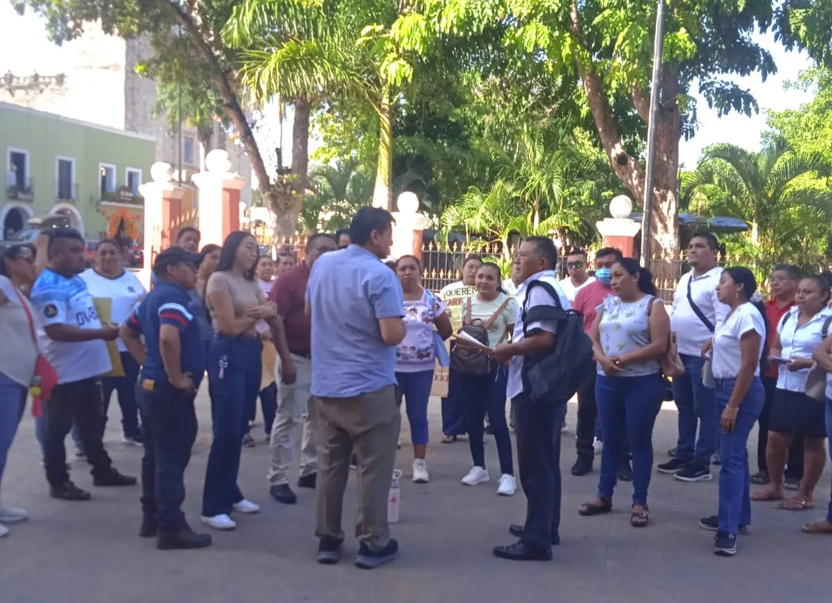 Maestros marchan en Valladolid y exigen reconstrucción de la carretera Xuilub-Chan Che
