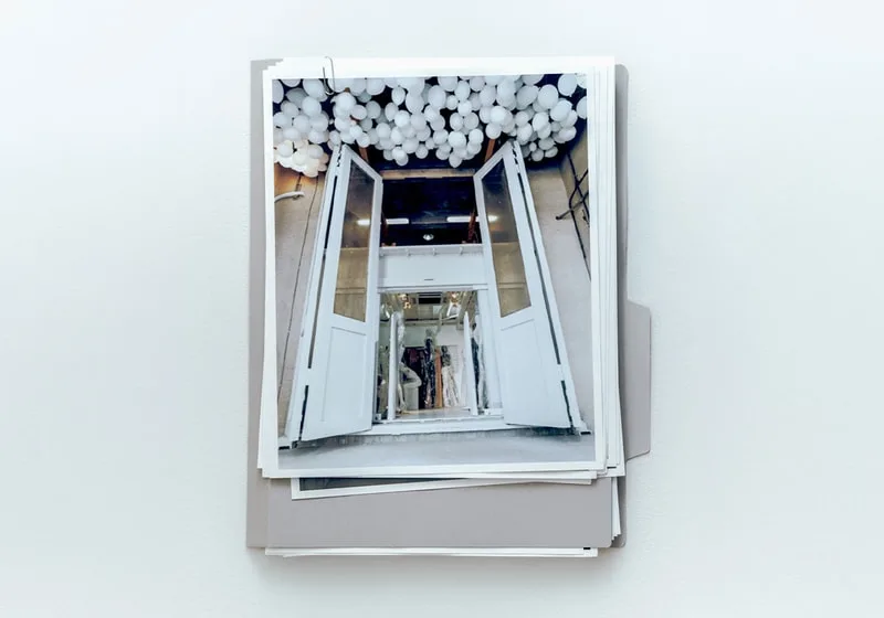Maison Margiela documenta dos décadas de su tienda insignia en Ebisu, Tokio, con nuevo proyecto de archivo