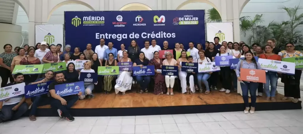 Mérida impulsa a emprendedores con la entrega de 108 créditos para fortalecer sus negocios