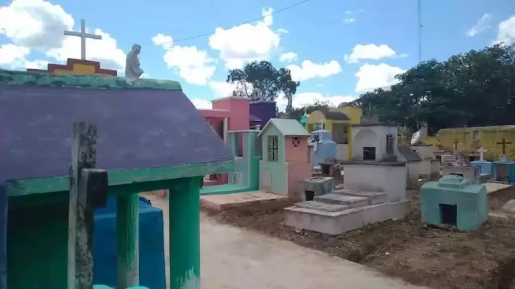 ¡Ni los muertos se salvan! Denuncian robo de tapas de bóvedas en cementerio de Yucatán