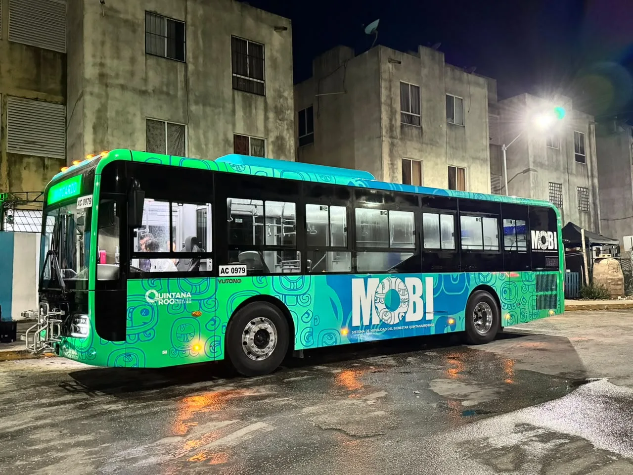 Nueva Ruta 17 Leona Vicario transporta a más de 16 mil pasajeros en su primer día en Cancún