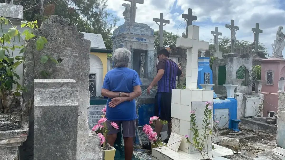 Operativos viales y religiosos se preparan en panteones de Mérida para el Janal Pixán