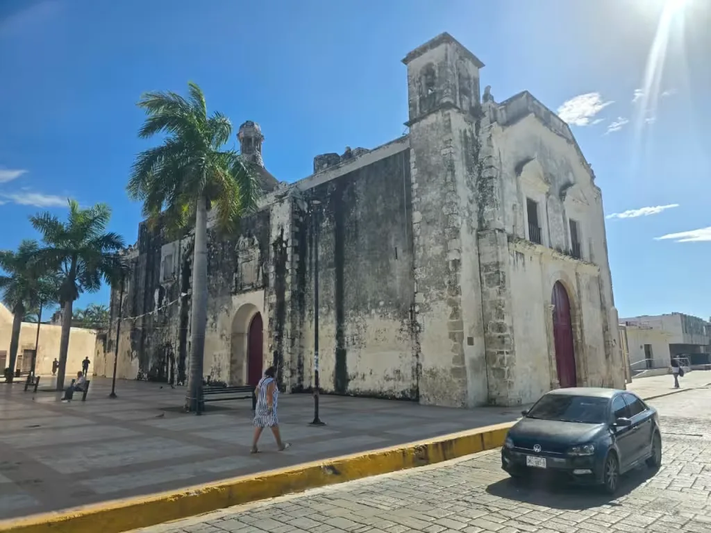 Rayos dañan la Catedral de Campeche y la iglesia de San Juan de Dios; anuncian trabajos de restauración