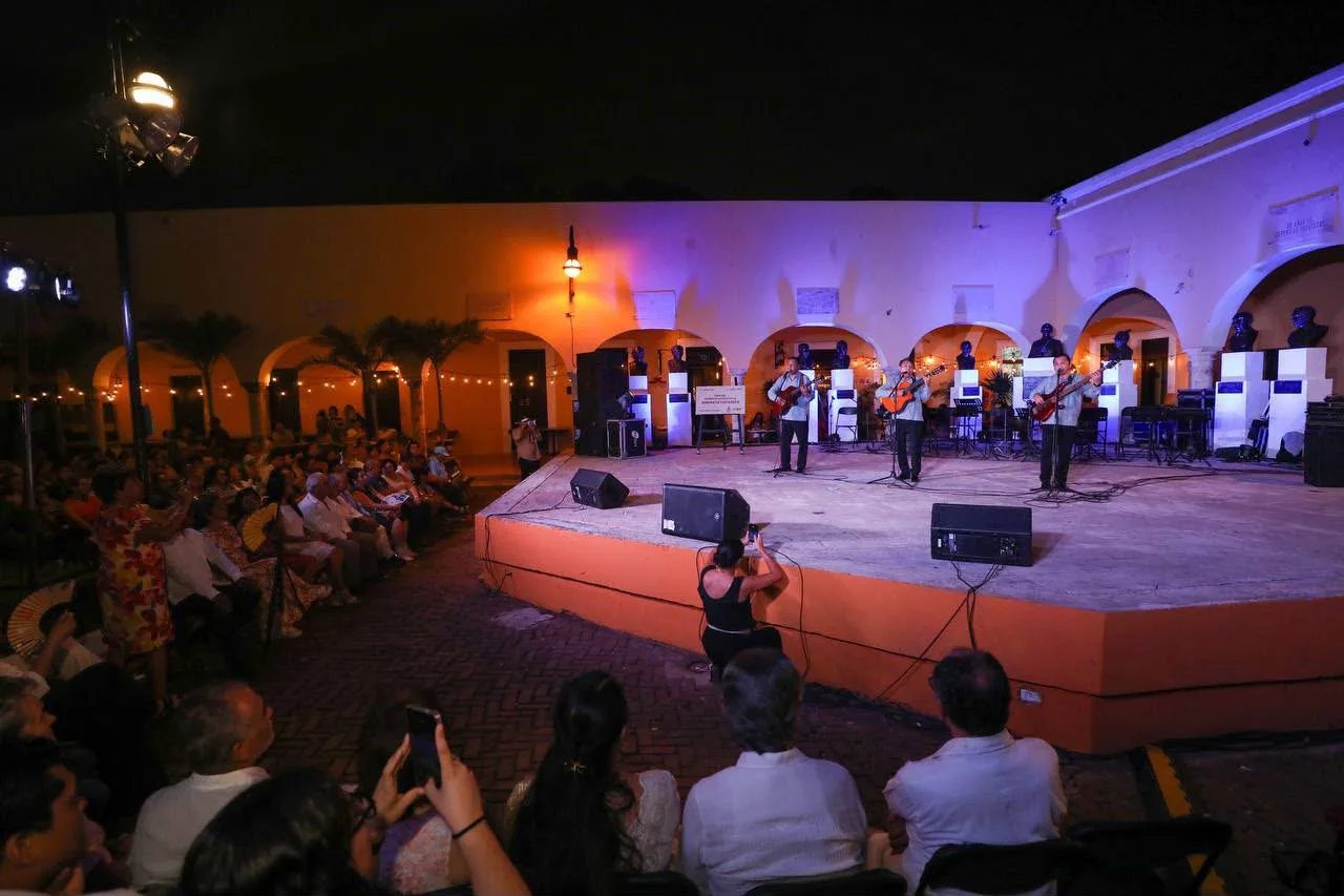 Serenatas de Santa Lucía se mudan al Palacio Municipal por rehabilitación del parque