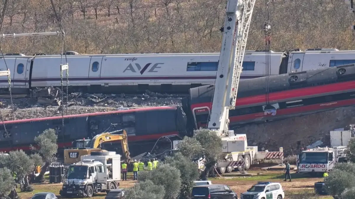 Sheinbaum confirma que un mexicano de Aguascalientes sigue desaparecido tras choque de trenes en Toledo
