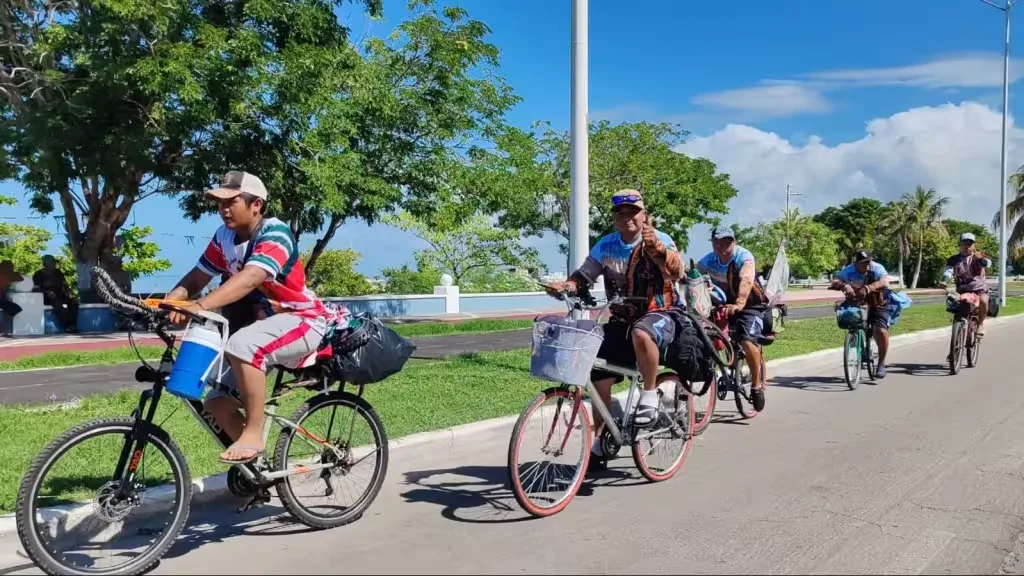Siete peregrinos yucatecos cruzan Campeche en bicicleta rumbo a la Basílica de Guadalupe