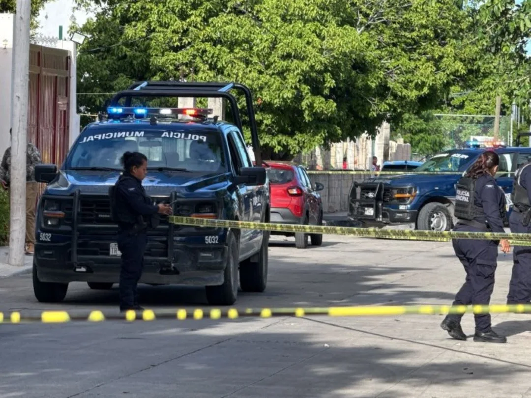 Sujetos armados hieren a dos hombres junto a secundaria en la Región 228 de Cancún