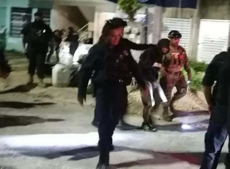Tres presuntos asaltantes son detenidos tras persecución policial en Vista Real, Cancún