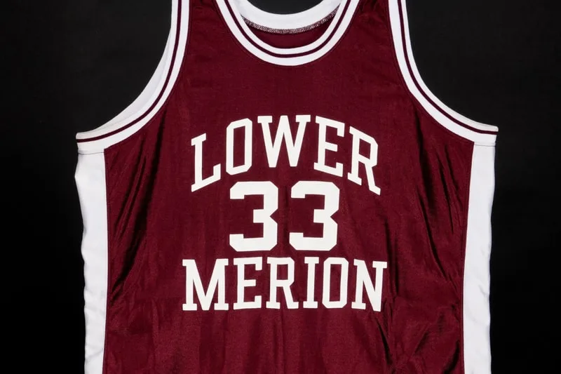 Uniforme de secundaria de Kobe Bryant se vende en 2.2 millones de dólares y rompe récord mundial