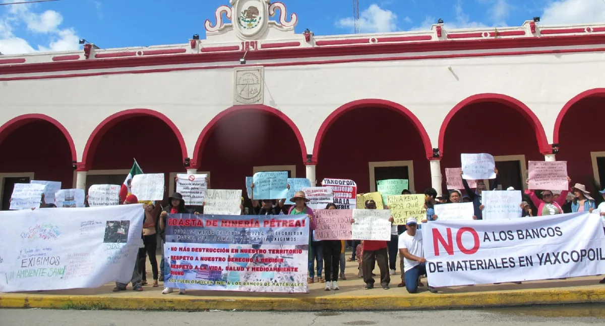 Vecinos de seis comisarías de Umán protestan contra bancos de material pétreo