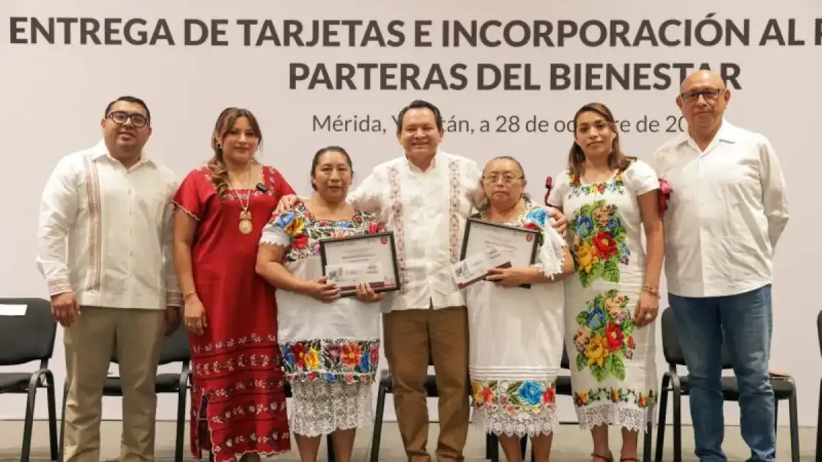 Yucatán entrega tarjetas de Parteras del Bienestar a 313 mujeres de 58 municipios