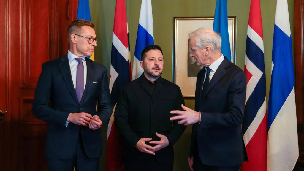 Zelenski llega a Oslo para negociar la paz con los enviados de Trump