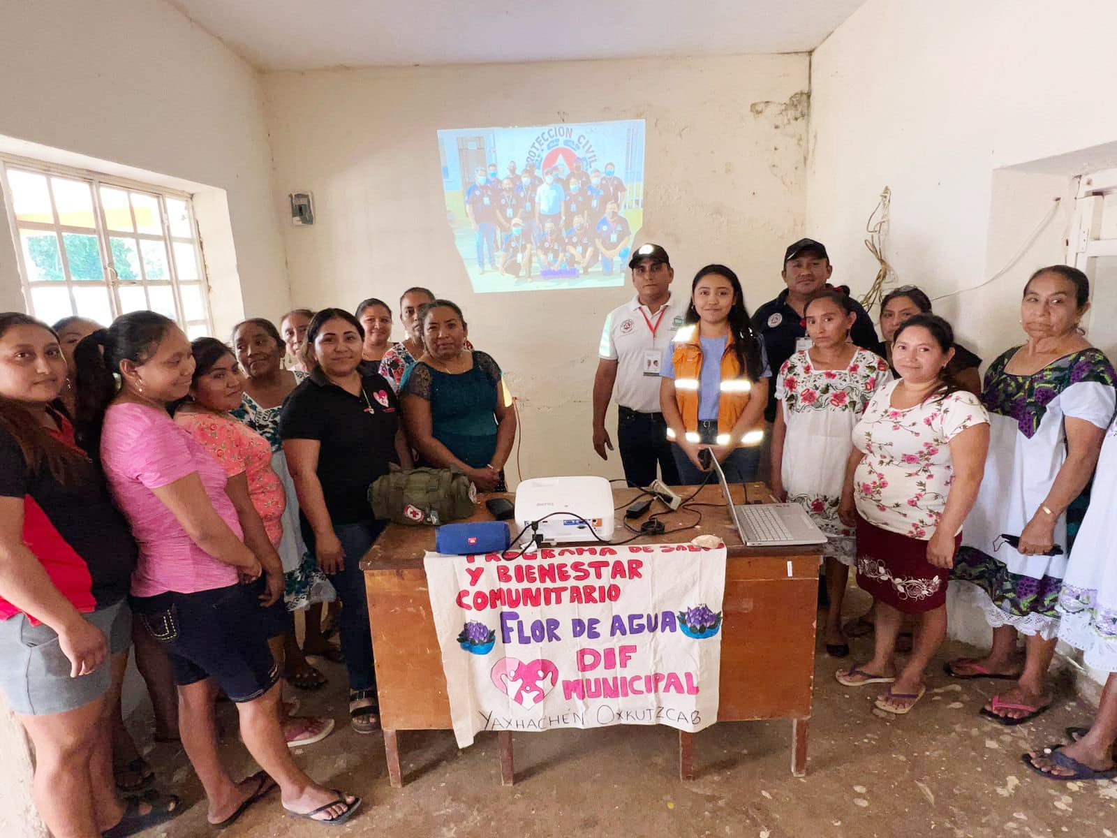 Imparten pláticas a mujeres de la agrupación "Flor de Agua"