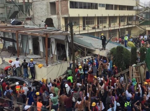 ENRIQUEciendo la noticia