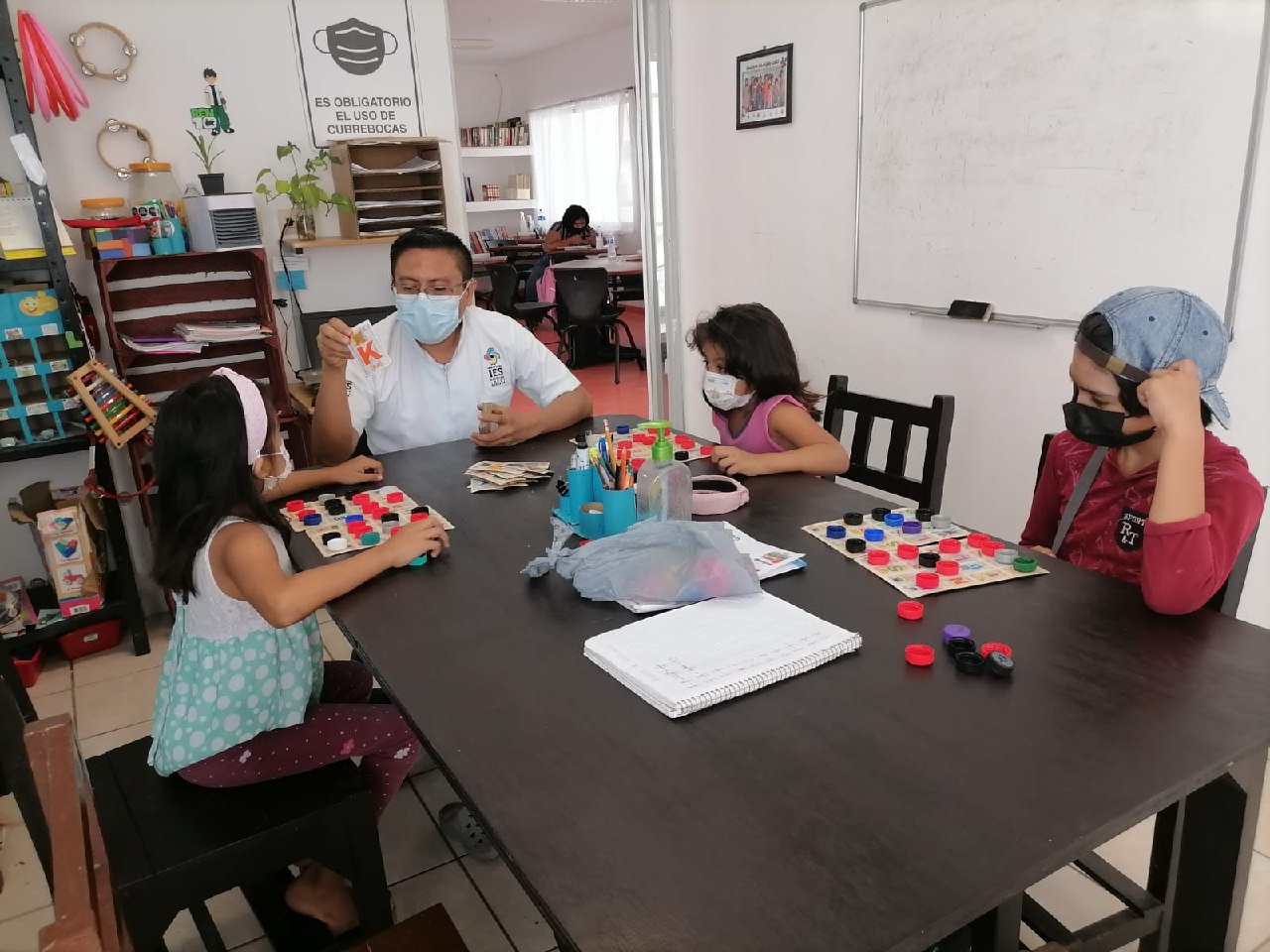 La Dirección de Educación imparte clases de regularización para niñas y niños de primaria