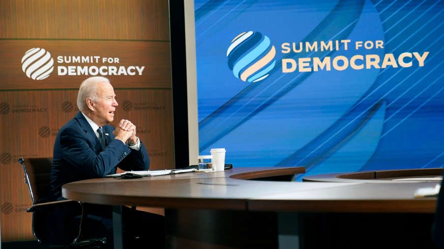 La democracia está en grave peligro, en el mundo y en EU: Biden