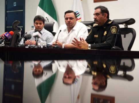 ENRIQUEciendo la noticia