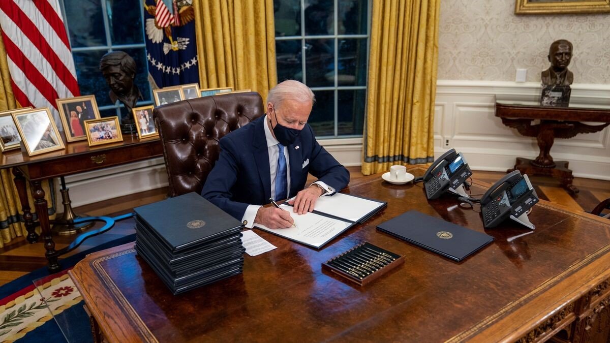Gobierno de Biden dará prioridad a lo hecho en EEUU
