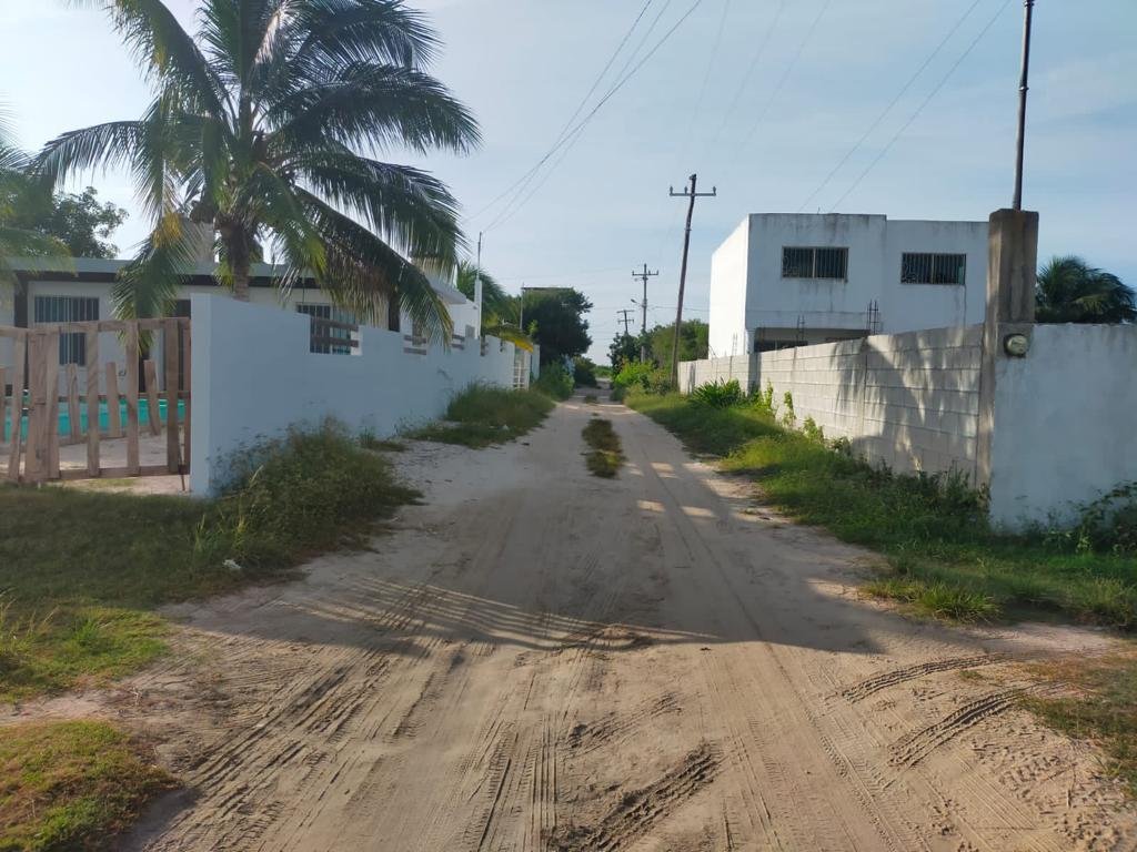 Continúan trabajos de limpieza en la zona costera.
