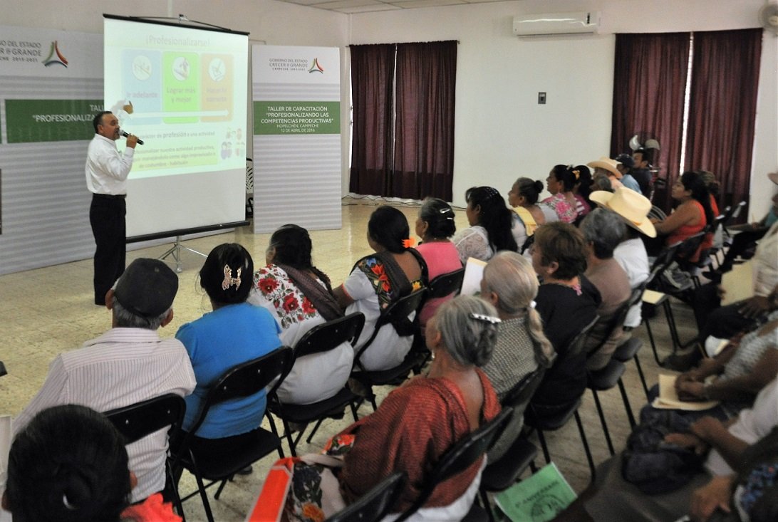 Capacitan a emprendedores de Hopelchén