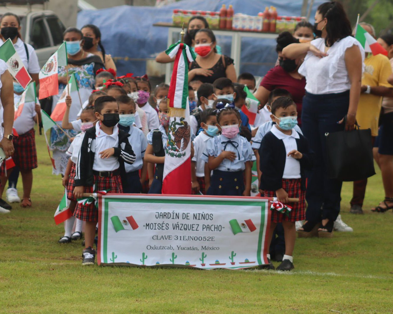 Escuelas de Oxkutzcab, desfilan