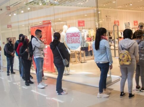 Las actividades en México se normalizan y el número de muertos aumenta