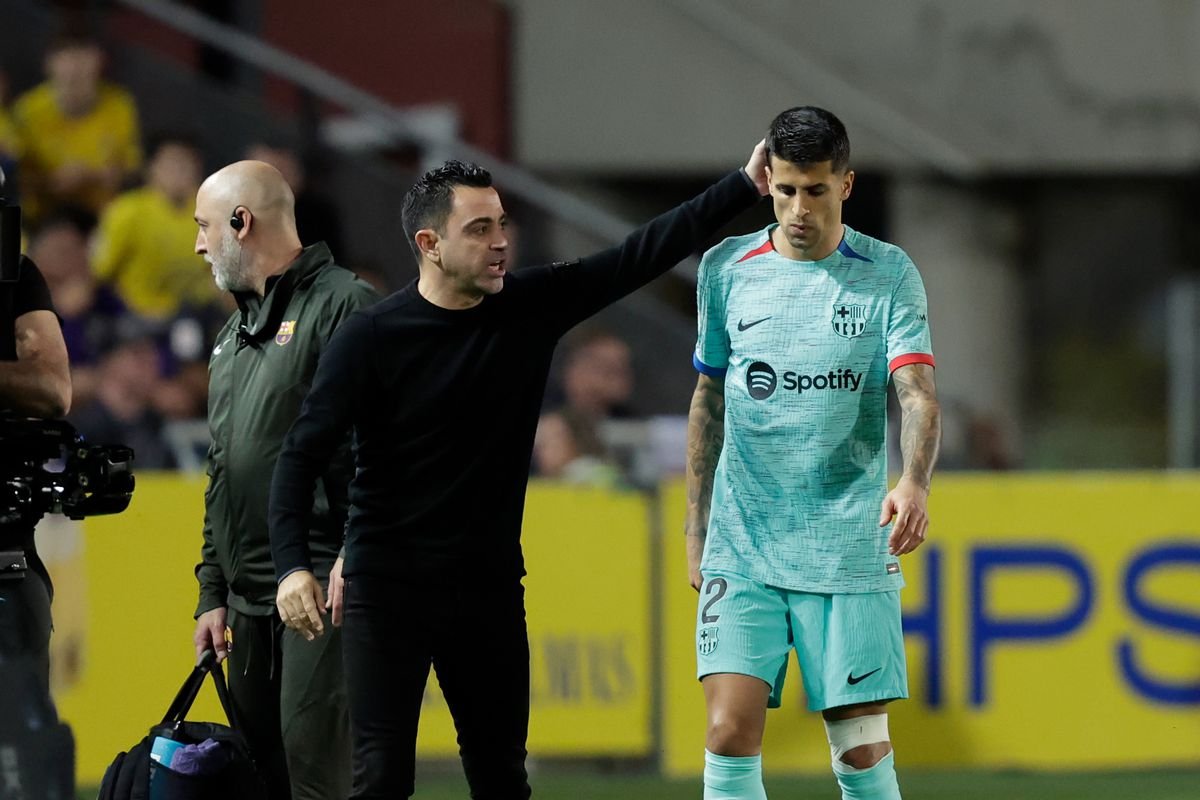João Cancelo, baja sensible del Barcelona para próximos compromisos en Copa y Supercopa