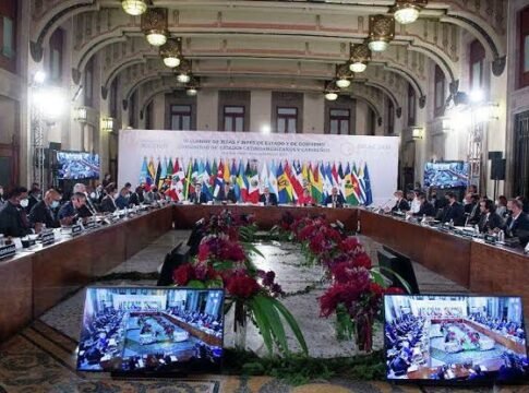 Discursos intrascendentes en la cumbre que debería haberse realizado vía Zoom