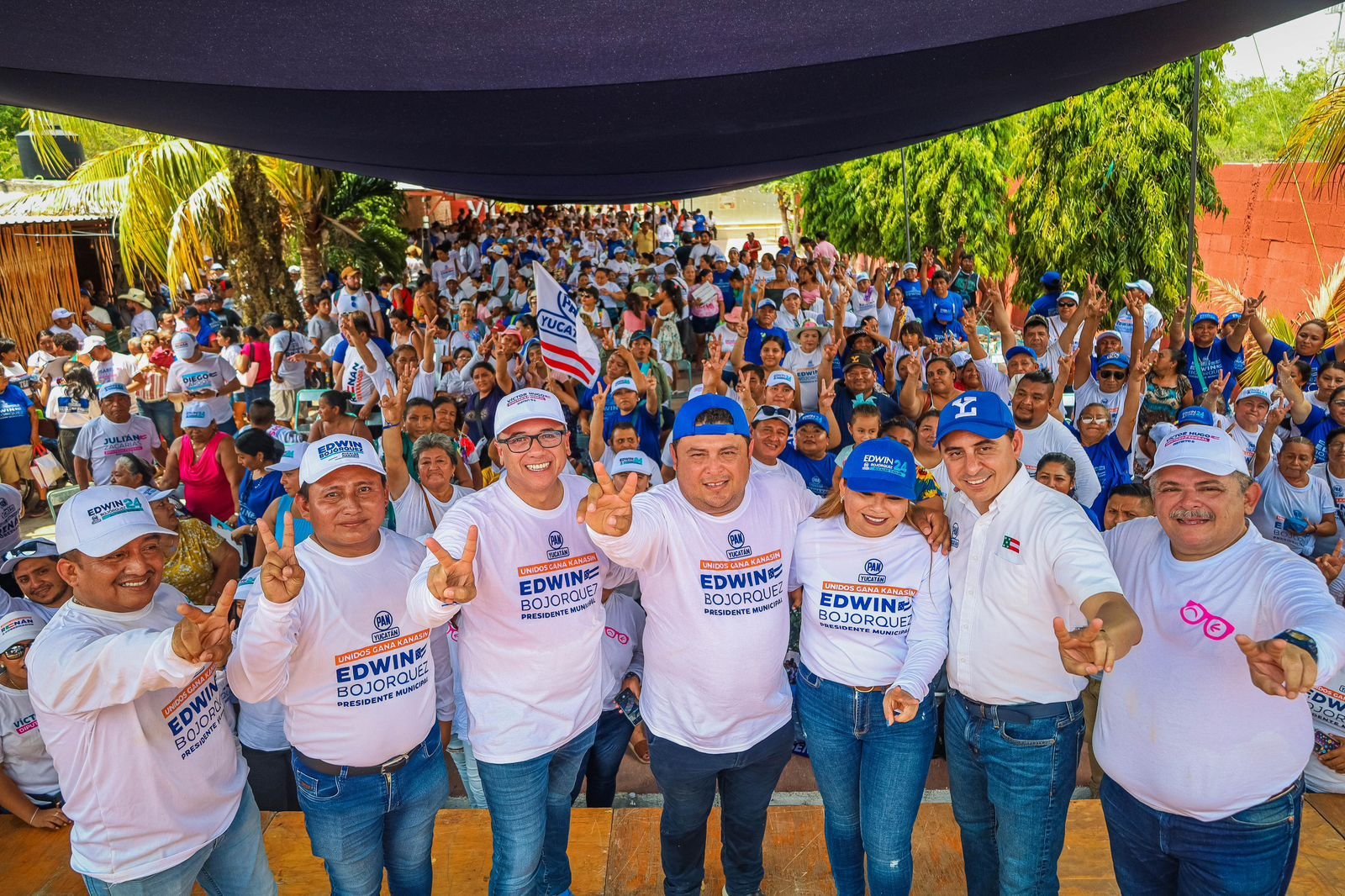 Kanasín se pinta de azul con Víctor Hugo y Edwin Bojórquez