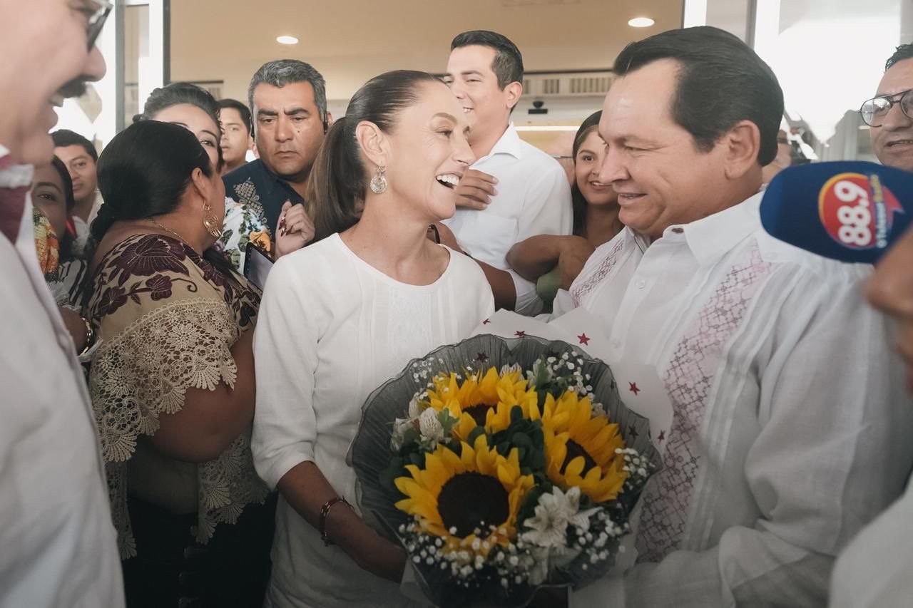 Con flores, abrazos y alegría reciben a Claudia en Yucatán