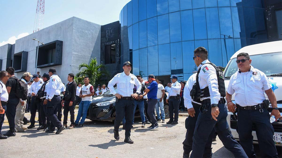 Termina protesta de policías después de más de 100 días