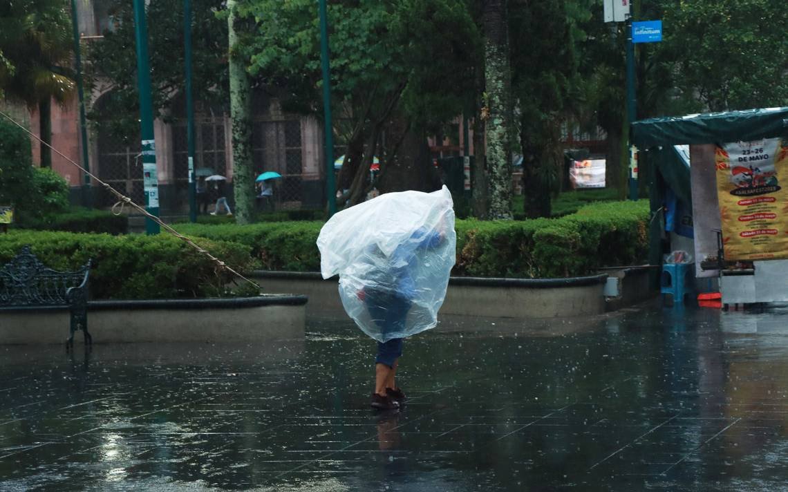 La tormenta tropical "Chris" provoca lluvias torrenciales y deslaves en México