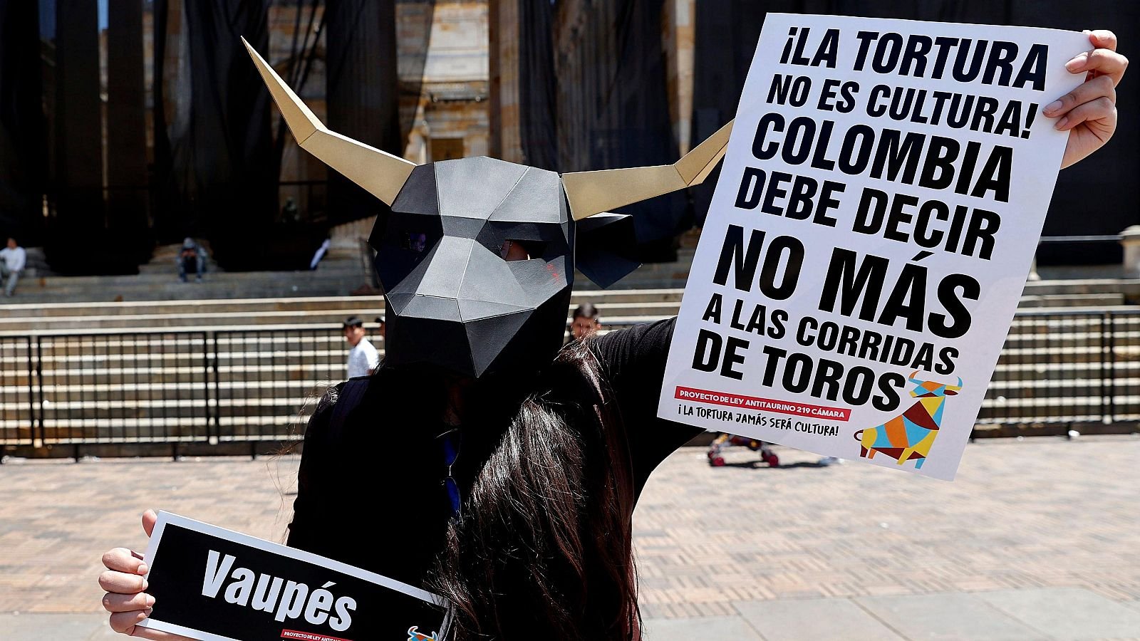 Colombia prohíbe la tauromaquia