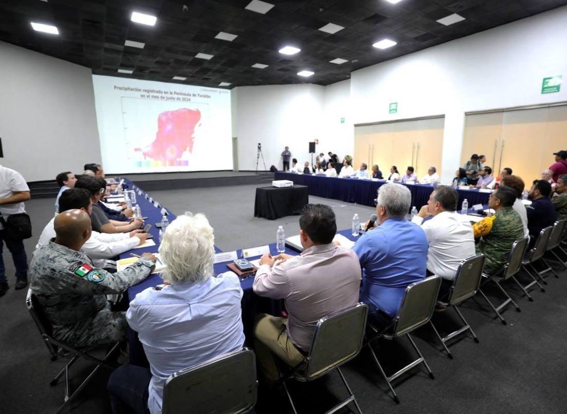 Refrendan colaboración para atender los posibles efectos del huracán Beryl en Yucatán