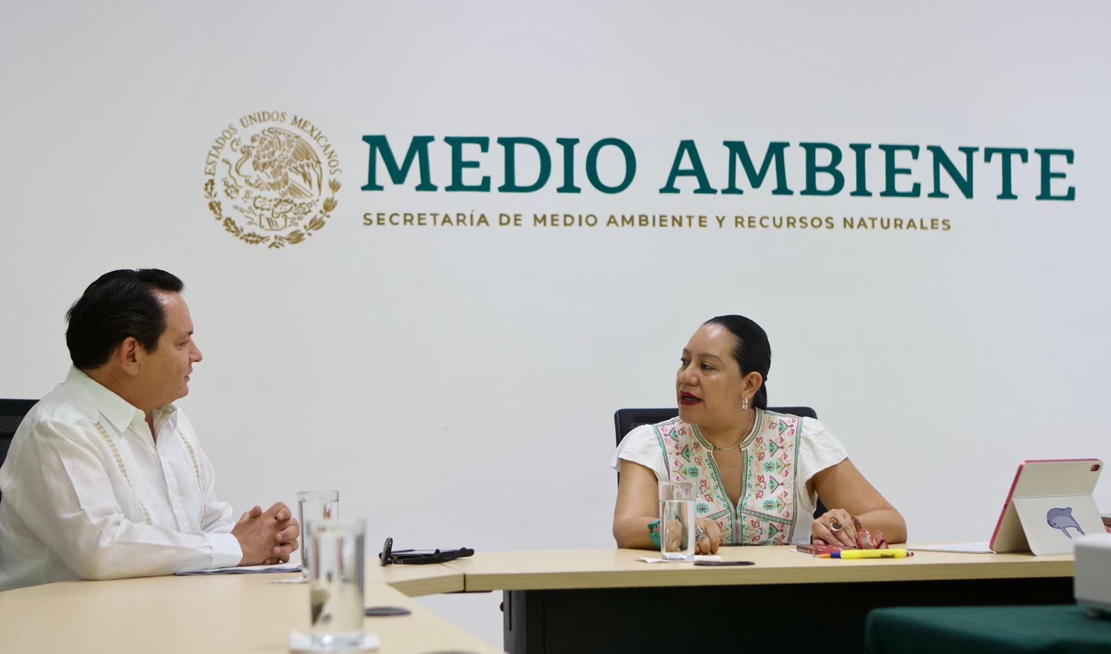 Se reúnen Díaz Mena y María Luisa Alborespara abordar el futuro ambiental de Yucatán
