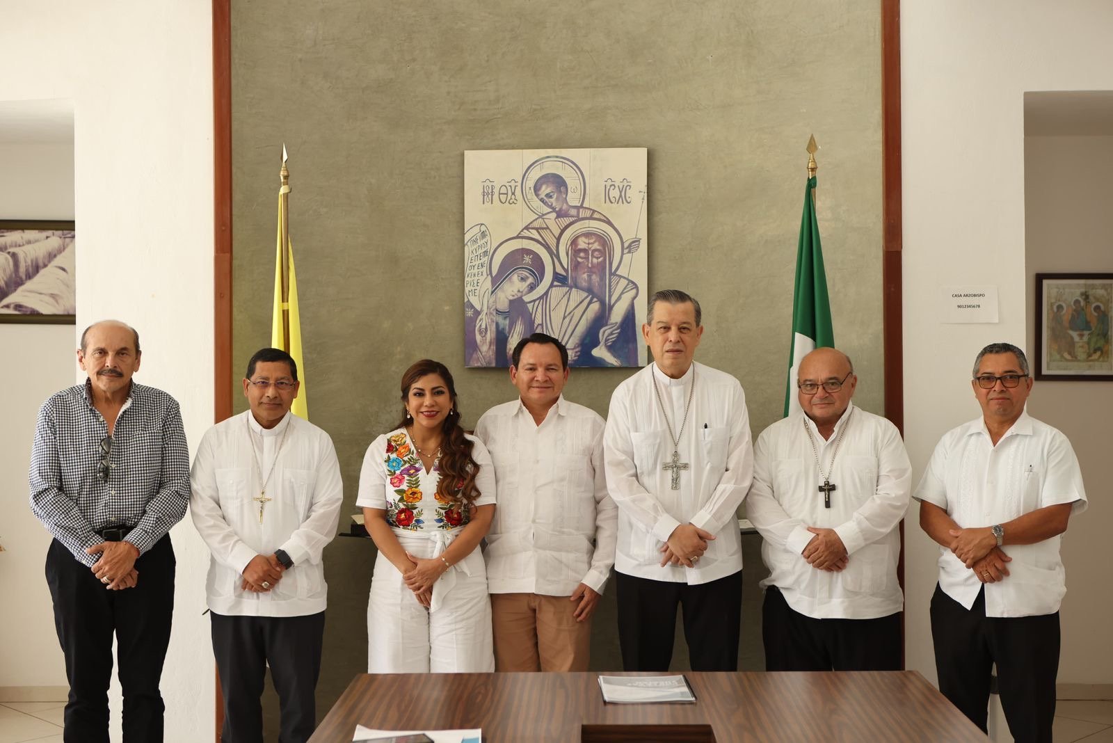 Joaquín Díaz Mena reafirma su compromiso con un gobierno humanista tras reunión con el Arzobispo de Yucatán