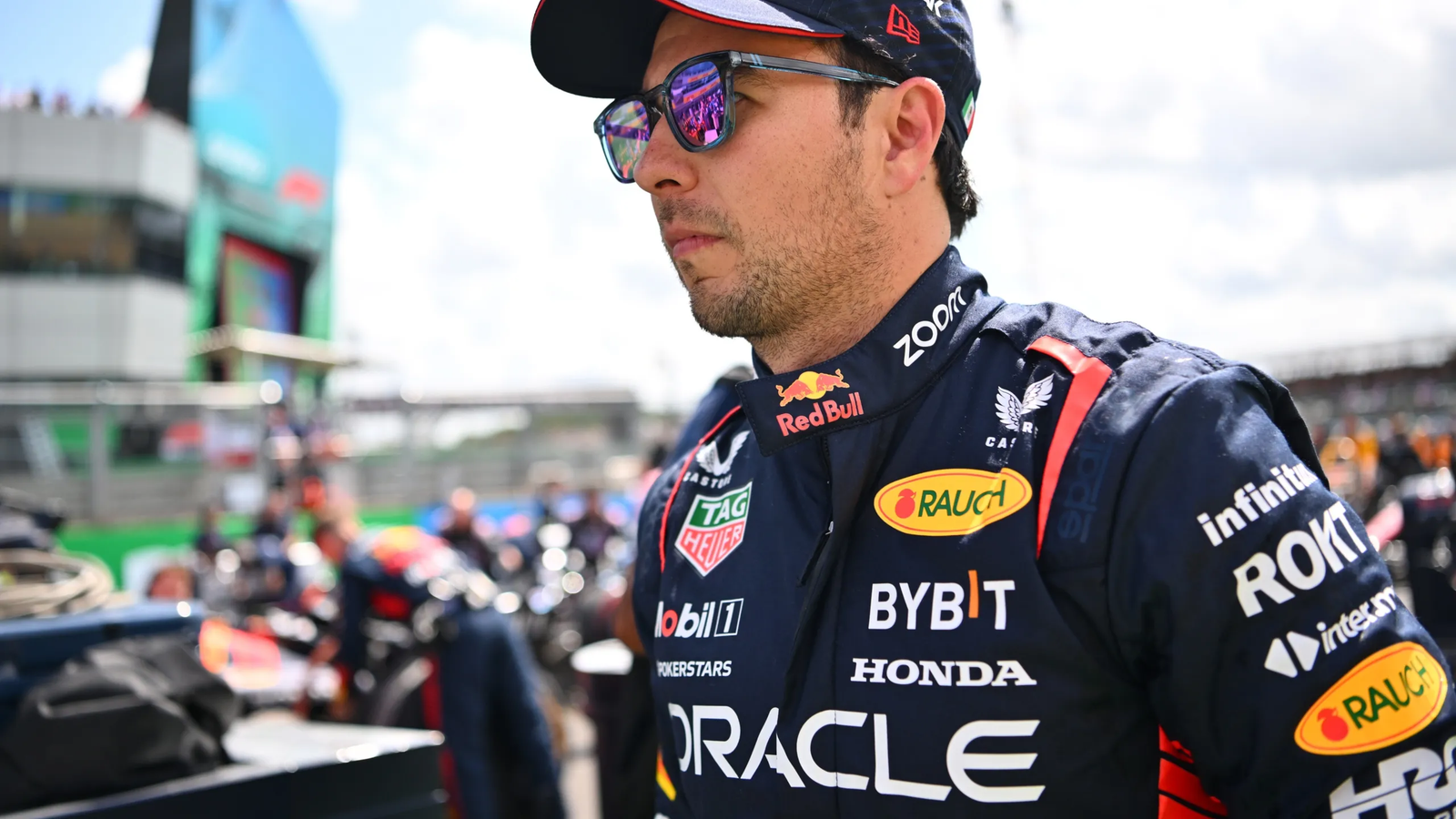 Helmut Marko habla sobre un posible retiro de Checo Pérez, pero el piloto mexicano lo desmiente