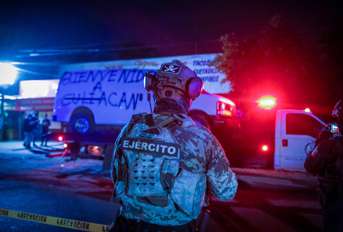 Narcoviolencia en Sinaloa: una camioneta llena de cuerpos y el mensaje "Bienvenidos a Culiacán"