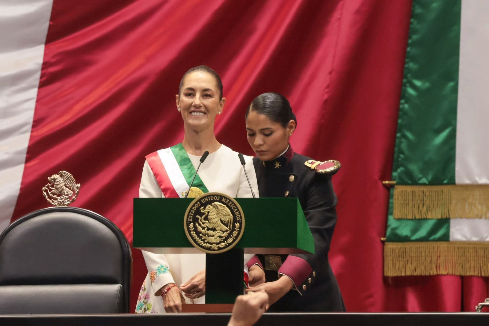 Claudia Sheinbaum asume como la primera presidenta de México y promete consolidar la Cuarta Transformación