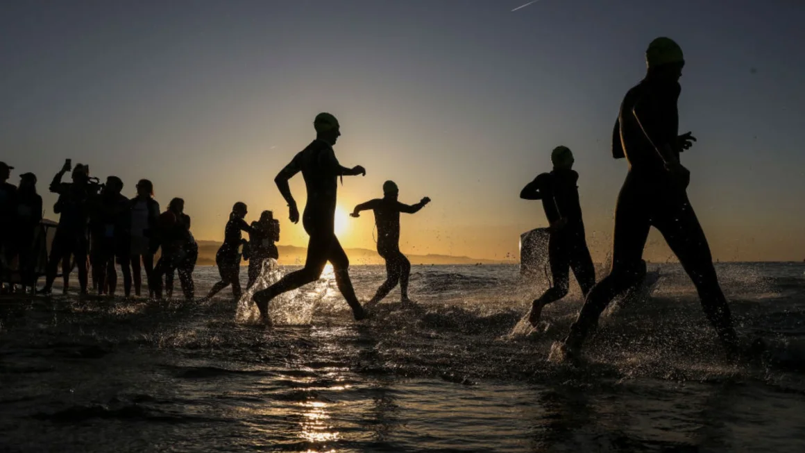 Dos atletas fallecen en el Campeonato Mundial de Triatlón en España