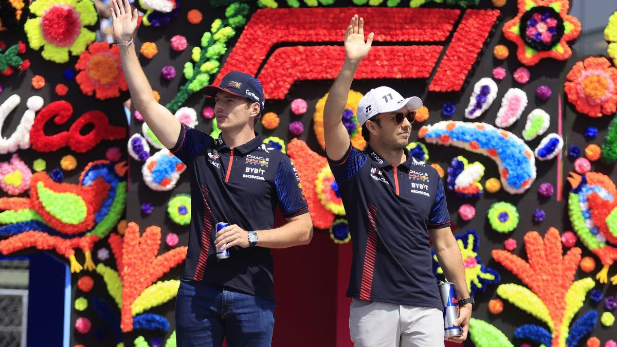 Checo Pérez presenta su casco inspirado en la lucha libre para el Gran Premio de México 2024