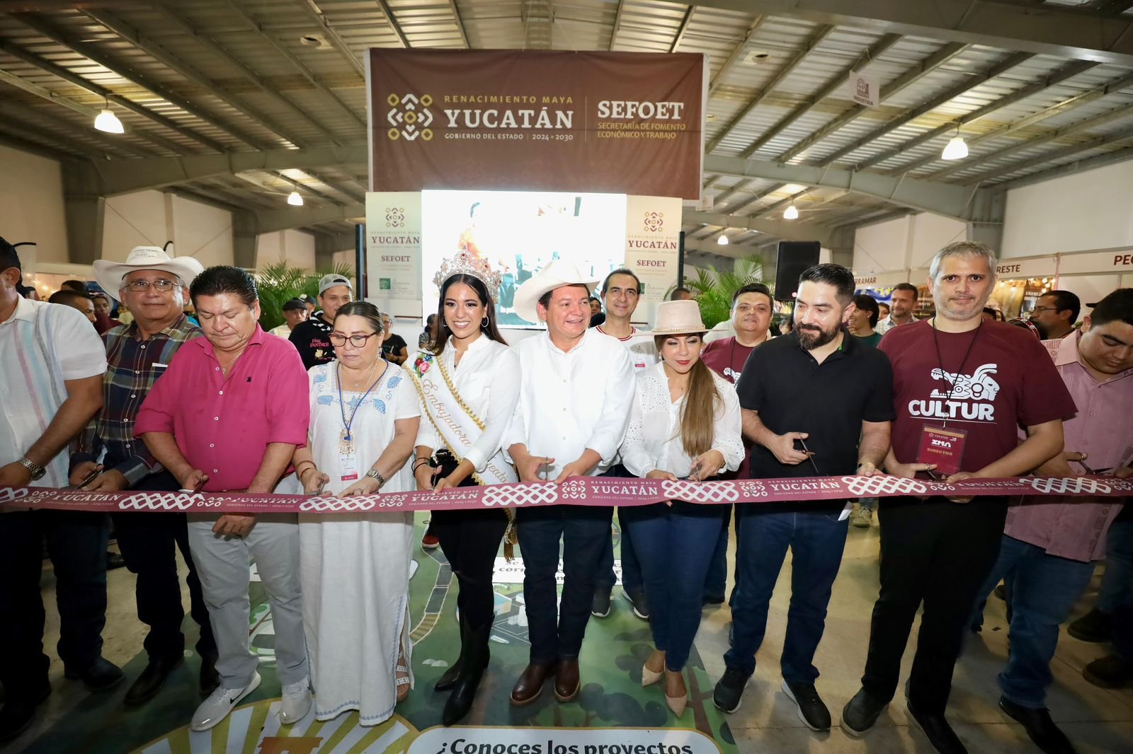 Impulso a mujeres artesanas y emprendedoras en la Feria Internacional Yucatán Xmatkuil 2024