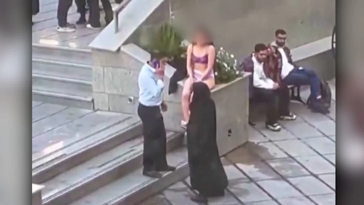 Mujer iraní arrestada en Teherán: creciente represión en manifestaciones universitarias