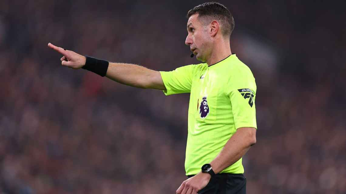 David Coote, árbitro de la Premier League, suspendido tras filtración de videos insultantes hacia Klopp