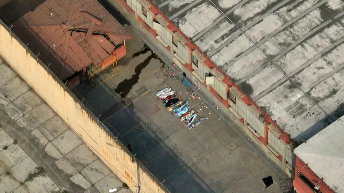 Tragedia en cárcel de Guayaquil: Enfrentamiento entre reclusos cobra 15 Vidas