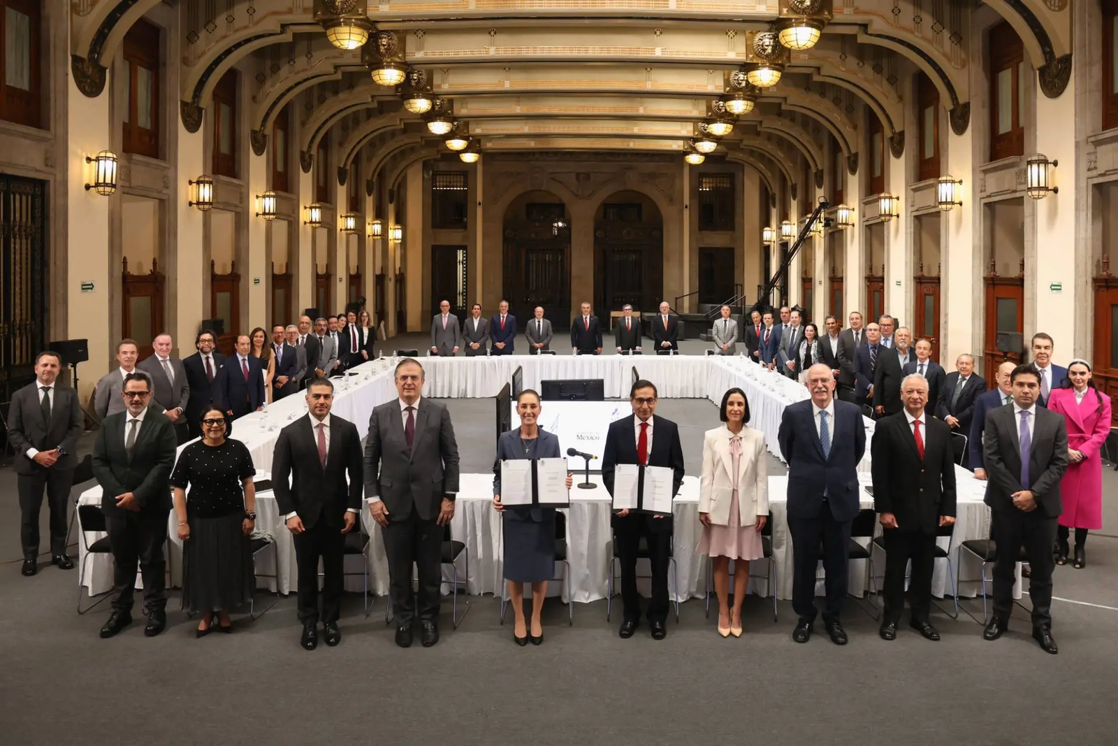 Claudia Sheinbaum y el sector privado firman acuerdo para controlar precios y combatir la inflación con el nuevo PACIC