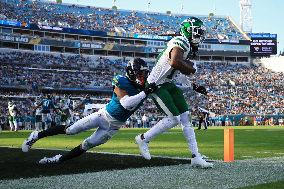 Aaron Rodgers  lidera la victoria de los Jets sobre los Jaguars en un duelo memorable